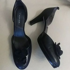Tahari Chastity black heels with flowers-sz 9M
